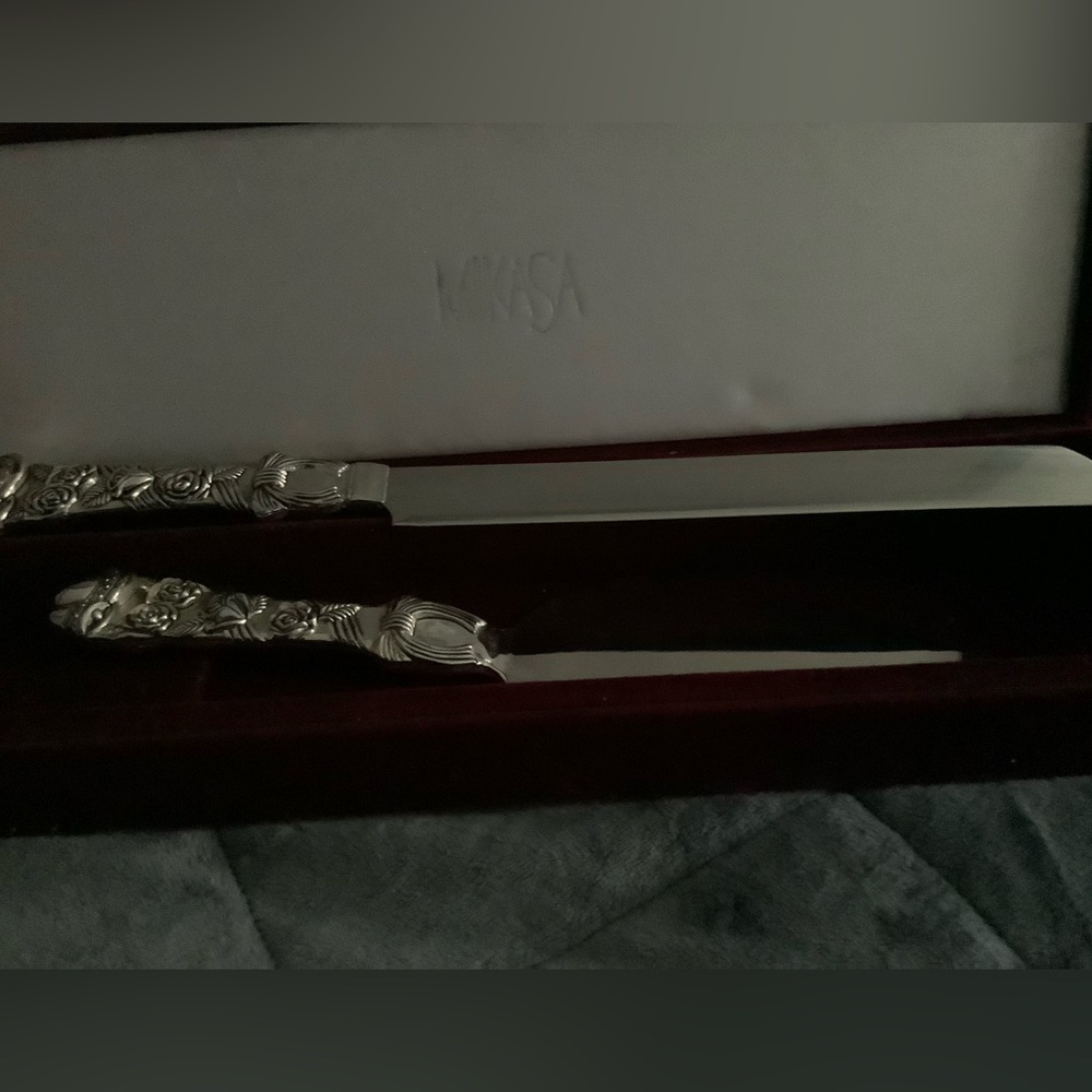 Mikasa cake cutting set.  Silver plated.  Used once.